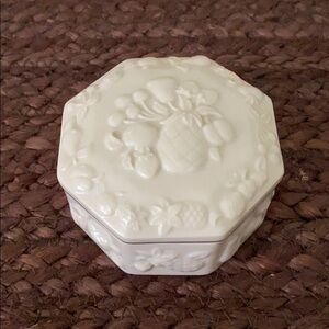 Lenox keepsake fruit box with free two garden pins